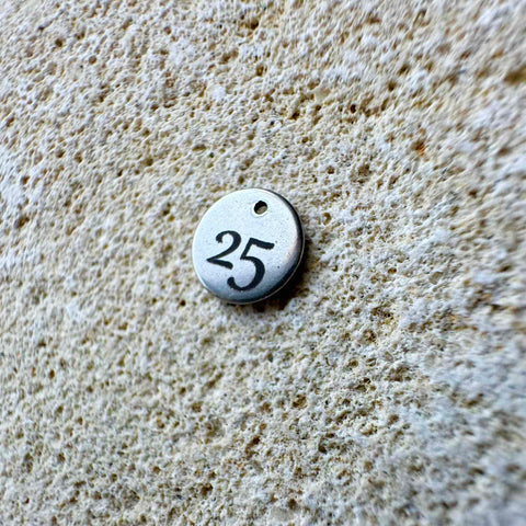 '25' Laser Engraved 304 Stainless Steel Blank Pendants, Flat Round, 8mm diameter 304 Stainless Steel Blank Stamping Tag Pendants, Flat Round, Stainless Steel Color Size: about 8mm diameter, 0.6mm thick, hole: 1mm.