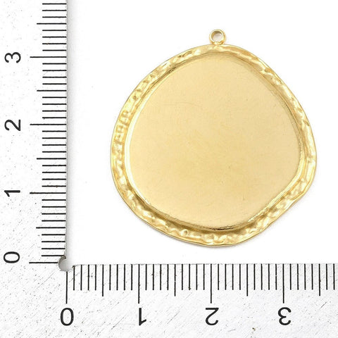 Cadet Blue Flower Pendant 18K Gold PVD – Stainless Steel Round Charm 32.5mm Cadet Blue Flower Pendant 18K Gold PVD – Stainless Steel Round Charm 32.5mm