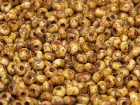 (CSB8-03050-86805) CZECH SEED BEADS 8/0 CHALK WHITE DARK TRAVERTIN (25 GMS) (CSB8-03050-86805) CZECH SEED BEADS 8/0 CHALK WHITE DARK TRAVERTIN (25 GMS)