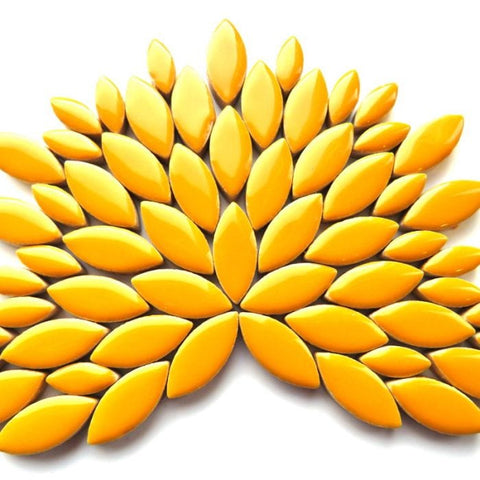 CURRY Mini Petals High-Gloss Ceramic Mosaic Tiles – Mixed Sizes, 125g Mini Petals Ceramic Mosaic Tiles Mixed Sizes 125g