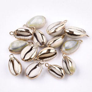 Cowrie Shell Pendants, with Brass Findings, Golden Size: about 18~20mm long Cowrie Shell Pendants, with Brass Findings, Golden Size: about 18~20mm long, 11~13mm wide, 7~8mm thick, hole: 1.5mm
