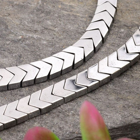 (HB6085A) Electroplated Arrows Non-magnetic Synthetic Hematite Bead Strands, Platinum Plated 7mm wide, 6mm long, 3mm thick, hole: 1mm Electroplated Arrows Non-magnetic Synthetic Hematite Bead Strands, Platinum Plated Size: about 7mm wide, 6mm long, 3mm thick, hole: 1mm; about 101pcs/strand, 15.9"