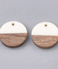 (RW5706) Resin & Wood Pendants, Flat Round, White Size: about 18mm in diameter, Resin & Wood Pendants, Flat Round, White Size: about 18mm in diameter, 3.5mm thick, hole: 1.5mm.