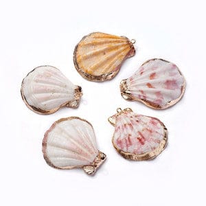Shell Pendants, Shell, Light Gold, Size: about 38.5~42mm long, 35~38mm wide Shell Pendants, with Iron Findinggs, Shell, Light Gold, Size: about 38.5~42mm long, 35~38mm wide, 6.5~8mm thick, hole: 1.6~1.8mm.